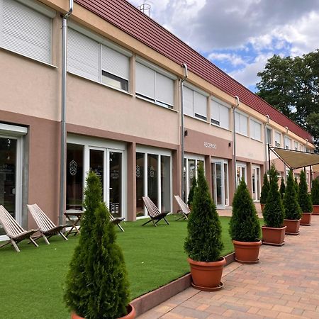 Oereg-To Hotel Es Rendezvenyter Тата Екстер'єр фото