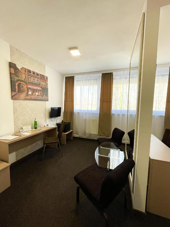 Oereg-To Hotel Es Rendezvenyter Тата Екстер'єр фото