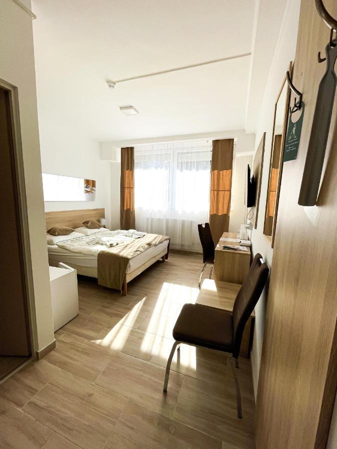 Oereg-To Hotel Es Rendezvenyter Тата Екстер'єр фото