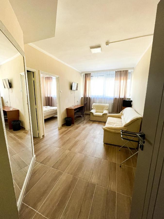Oereg-To Hotel Es Rendezvenyter Тата Екстер'єр фото