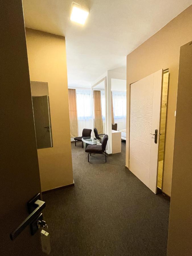 Oereg-To Hotel Es Rendezvenyter Тата Екстер'єр фото