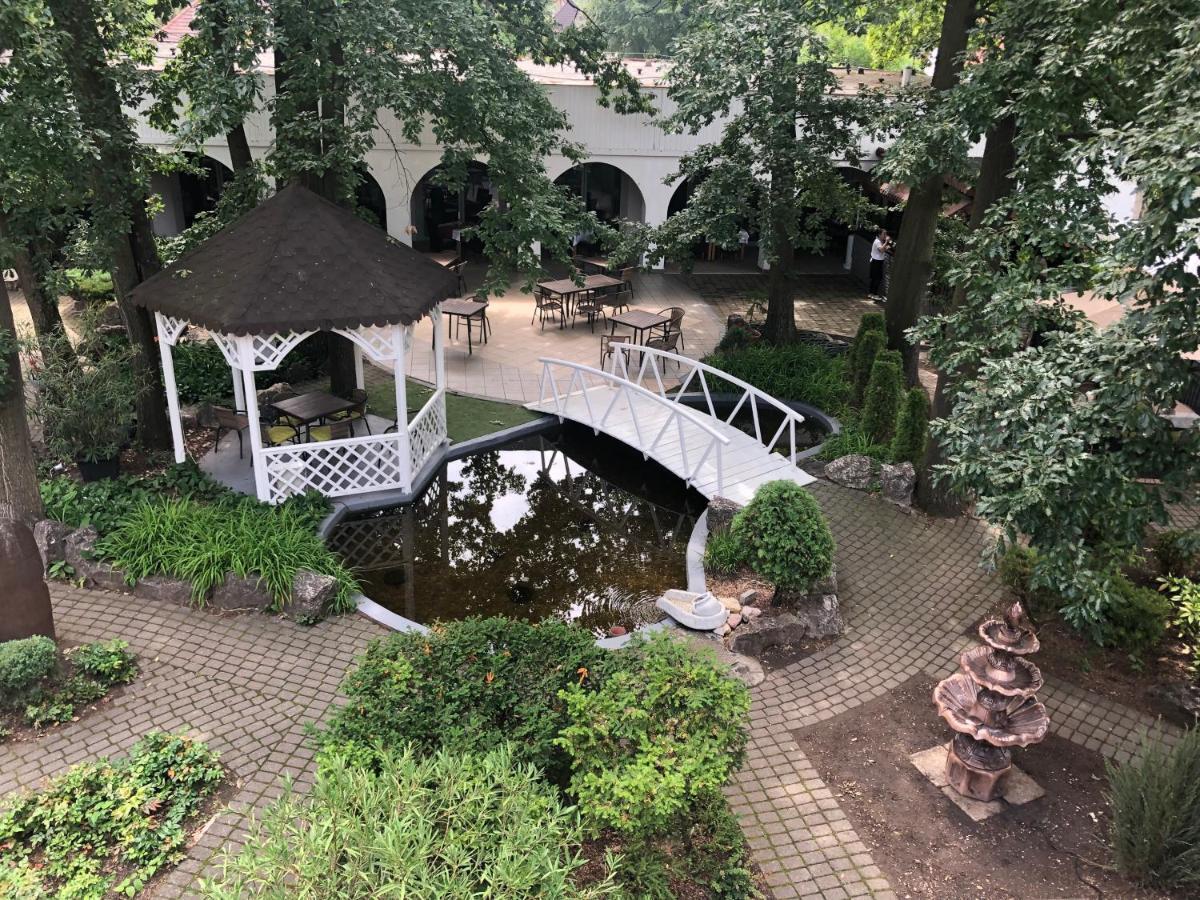 Oereg-To Hotel Es Rendezvenyter Тата Екстер'єр фото