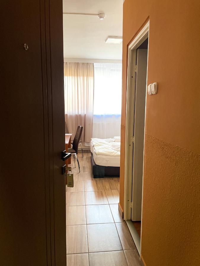 Oereg-To Hotel Es Rendezvenyter Тата Екстер'єр фото