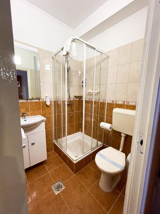 Oereg-To Hotel Es Rendezvenyter Тата Екстер'єр фото