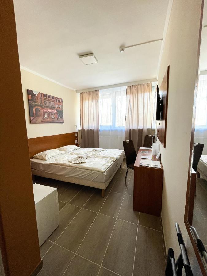 Oereg-To Hotel Es Rendezvenyter Тата Екстер'єр фото