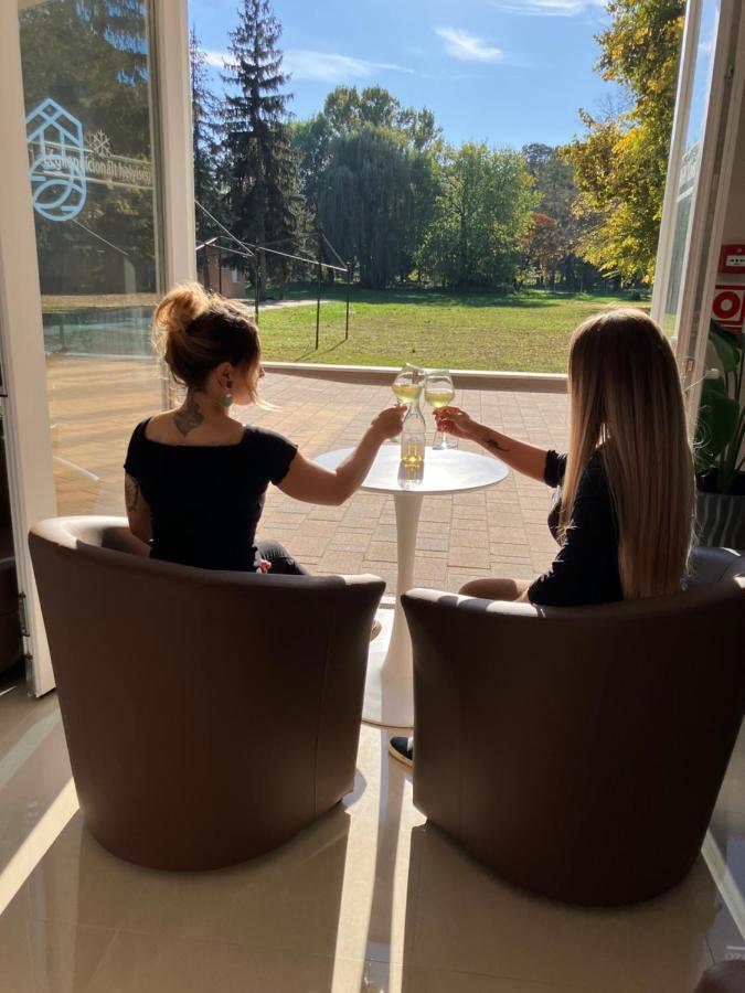 Oereg-To Hotel Es Rendezvenyter Тата Екстер'єр фото