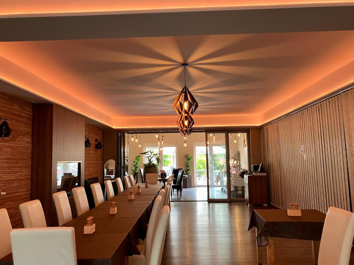 Oereg-To Hotel Es Rendezvenyter Тата Екстер'єр фото