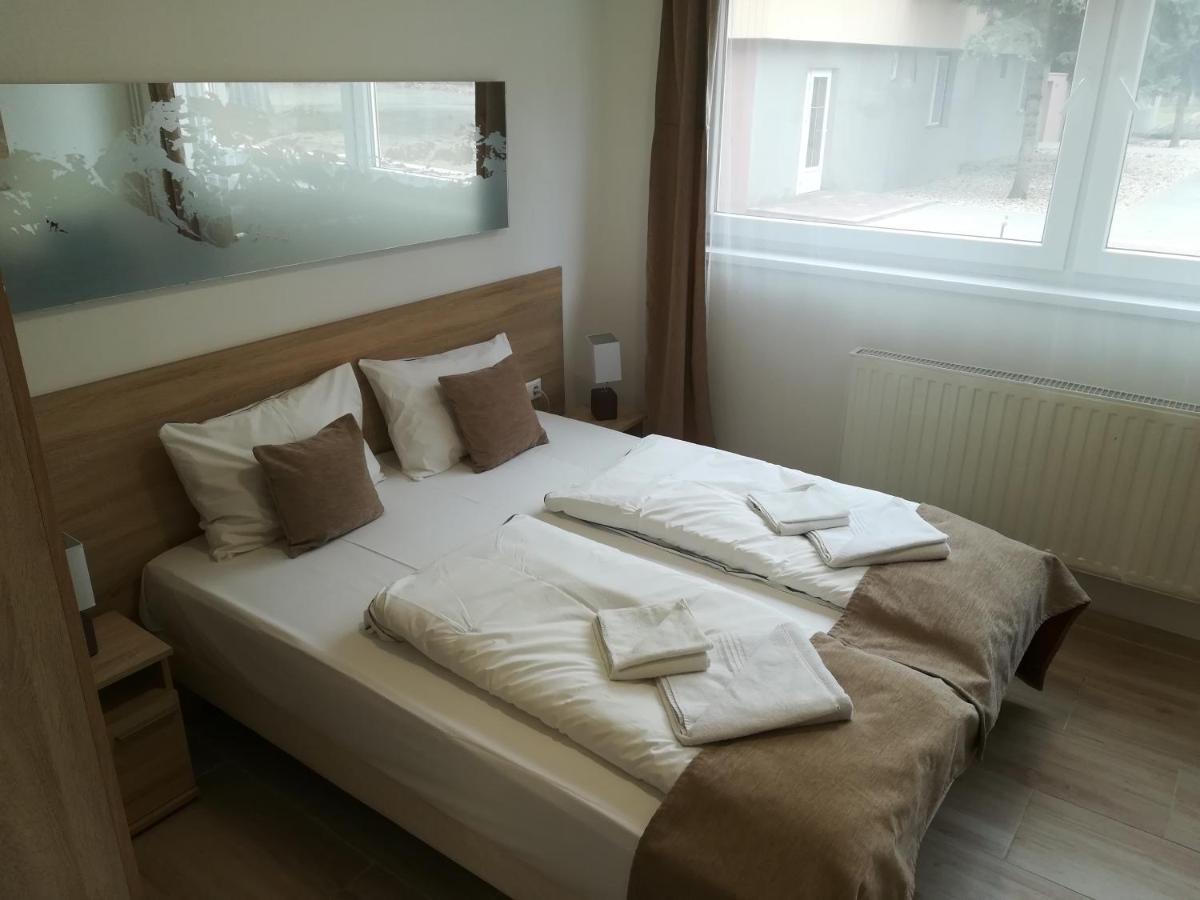 Oereg-To Hotel Es Rendezvenyter Тата Екстер'єр фото