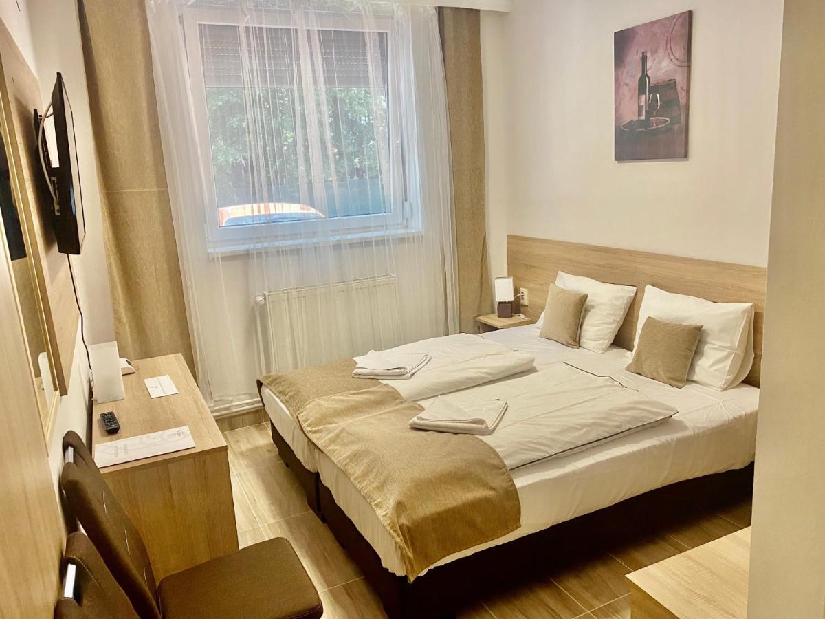Oereg-To Hotel Es Rendezvenyter Тата Екстер'єр фото